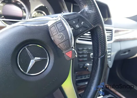 2013 Mercedes-Benz E 350 4Matic z USA, uszkodzony, nr VIN WDDHH8JB7DA685078